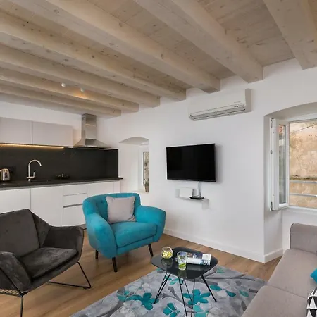 Apartamento Stulli 2 *